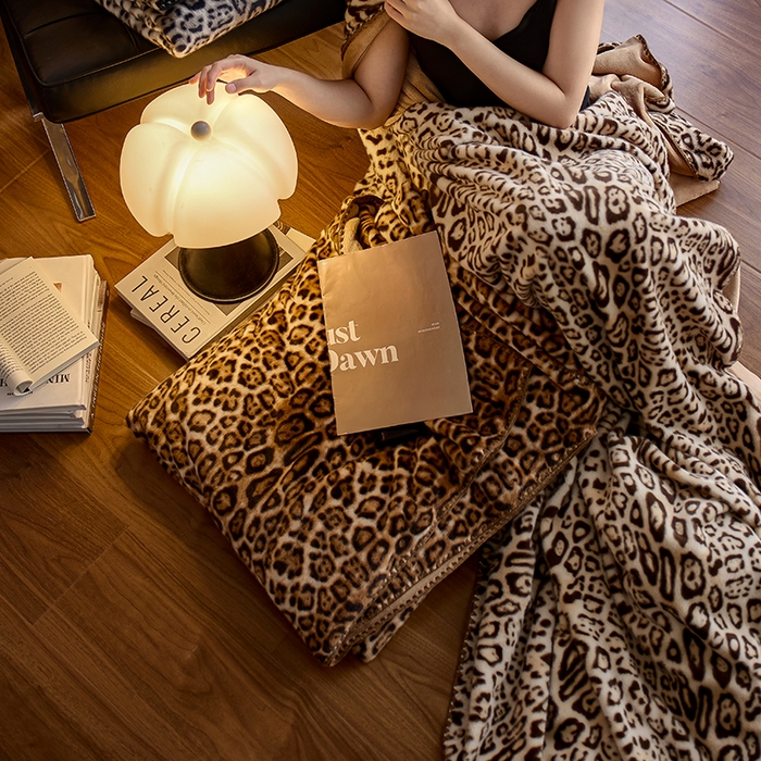 91家纺网 家纺一手货源 找家纺 宜代光年 2025新款小米貂印花复合绒毯毯子-系列二 组合