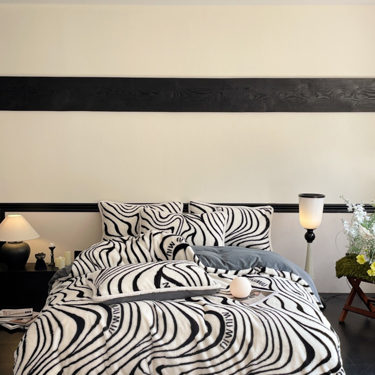 91家纺网 家纺一手货源 找家纺 宜代光年 2025新款小米貂兔绒印花牛奶绒保暖四件套 时尚斑马