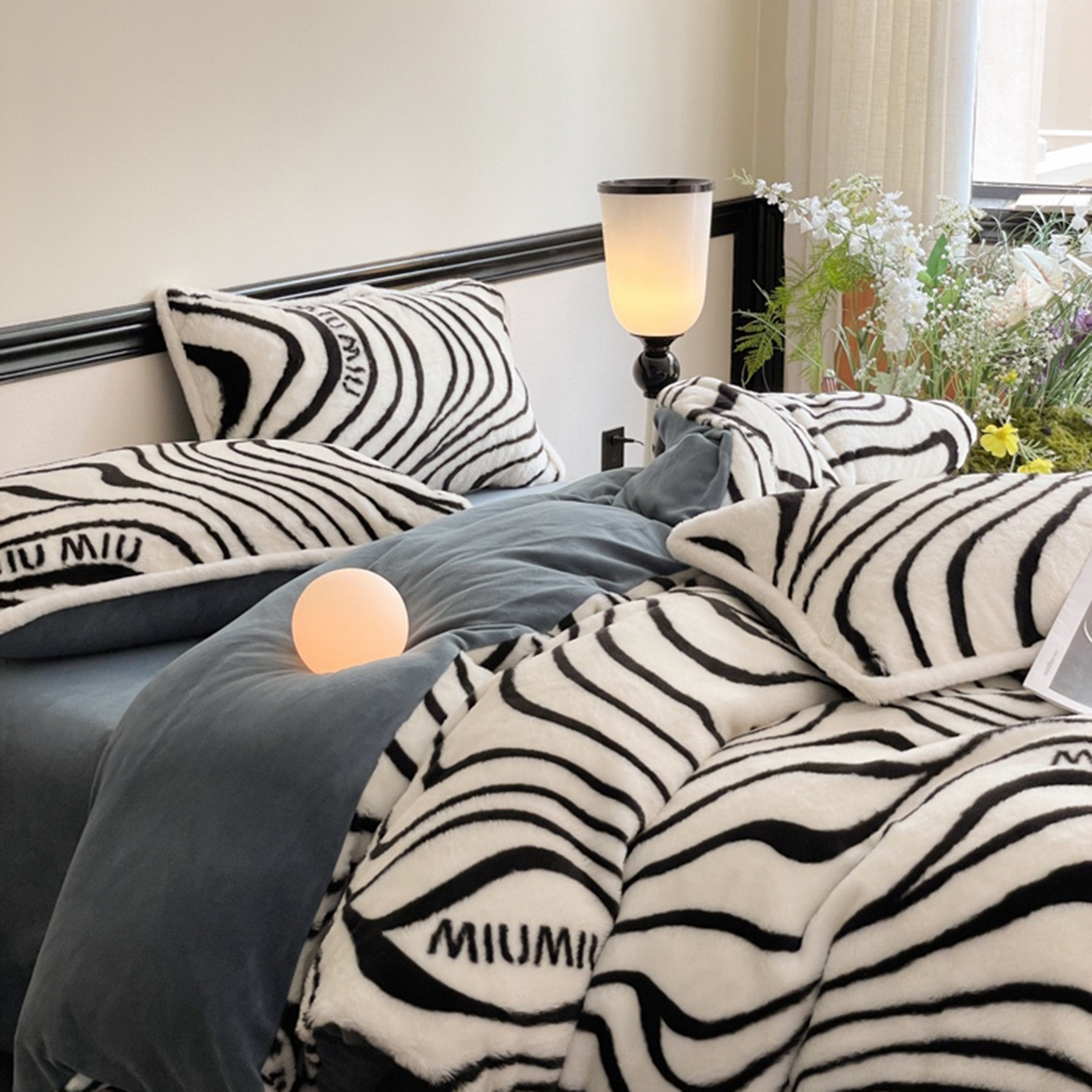 91家纺网 家纺一手货源 找家纺 宜代光年 2025新款小米貂兔绒印花牛奶绒保暖四件套 时尚斑马