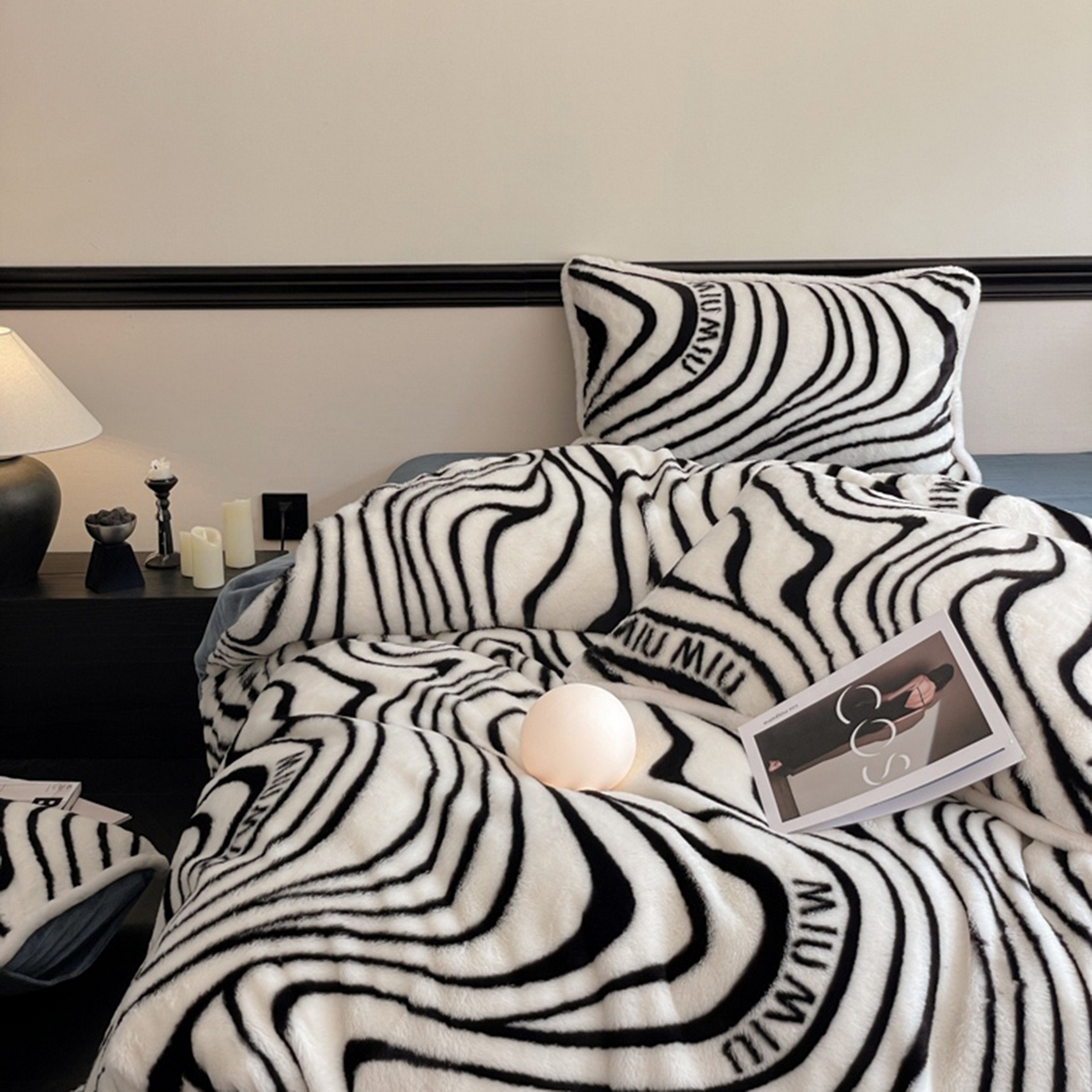 91家纺网 家纺一手货源 找家纺 宜代光年 2025新款小米貂兔绒印花牛奶绒保暖四件套 时尚斑马