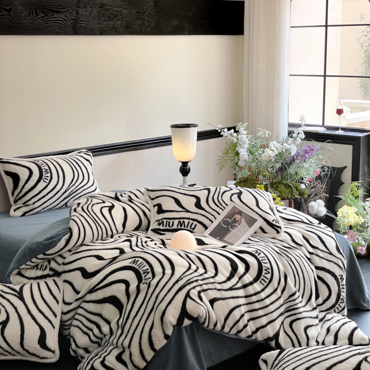 91家纺网 家纺一手货源 找家纺 宜代光年 2025新款小米貂兔绒印花牛奶绒保暖四件套 时尚斑马