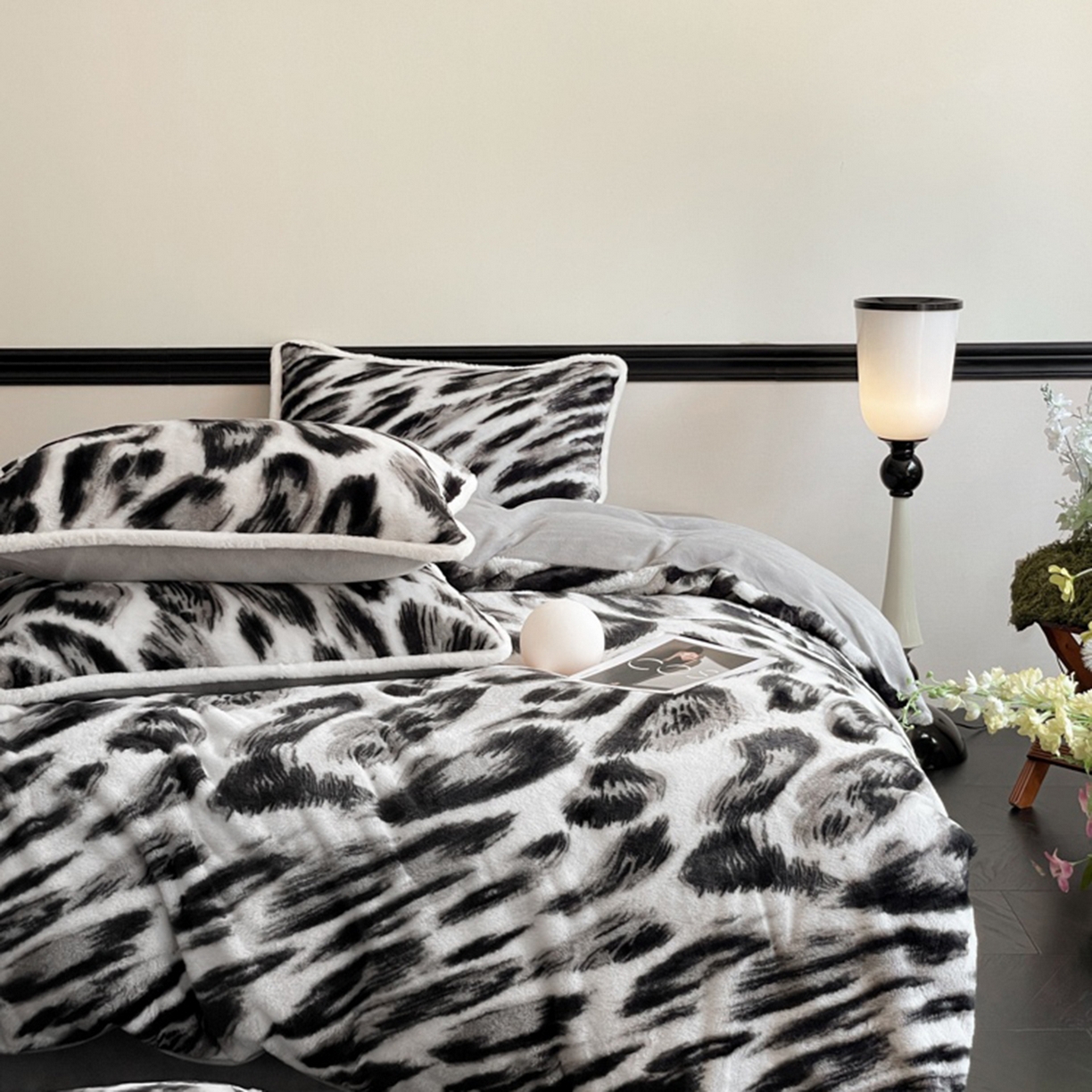 91家纺网 家纺一手货源 找家纺 宜代光年 2025新款小米貂兔绒印花牛奶绒保暖四件套 豹纹-灰