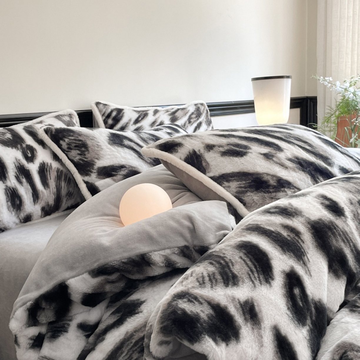91家纺网 家纺一手货源 找家纺 宜代光年 2025新款小米貂兔绒印花牛奶绒保暖四件套 豹纹-灰