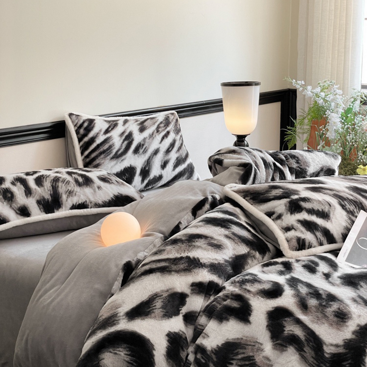 91家纺网 家纺一手货源 找家纺 宜代光年 2025新款小米貂兔绒印花牛奶绒保暖四件套 豹纹-灰