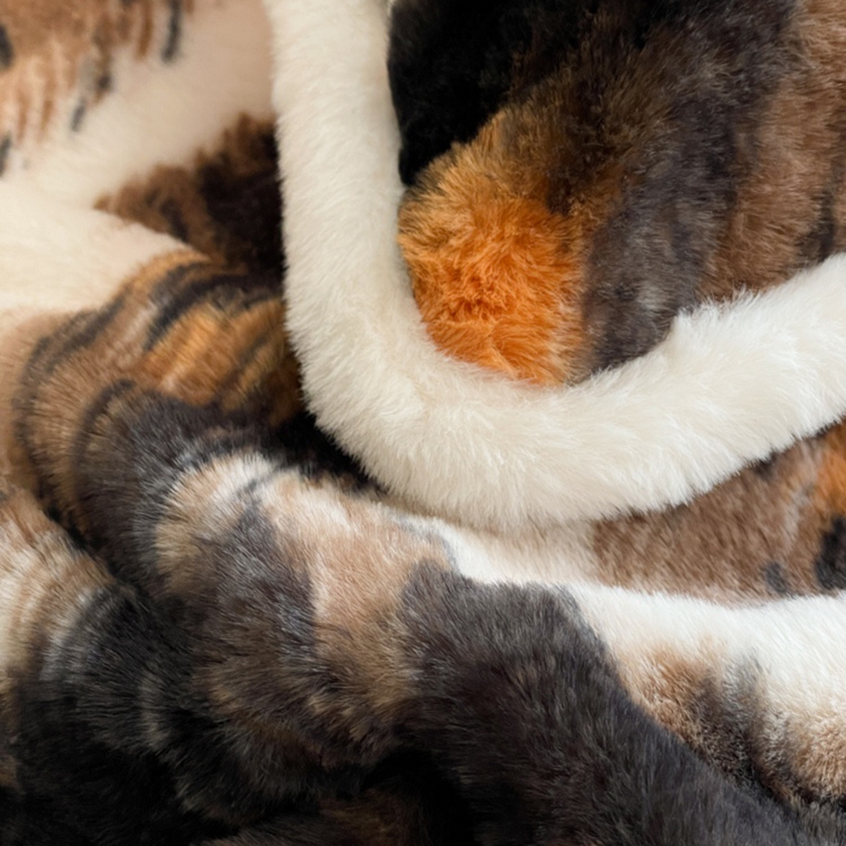 91家纺网 家纺一手货源 找家纺 宜代光年 2025新款小米貂兔绒印花牛奶绒保暖四件套 豹纹-咖