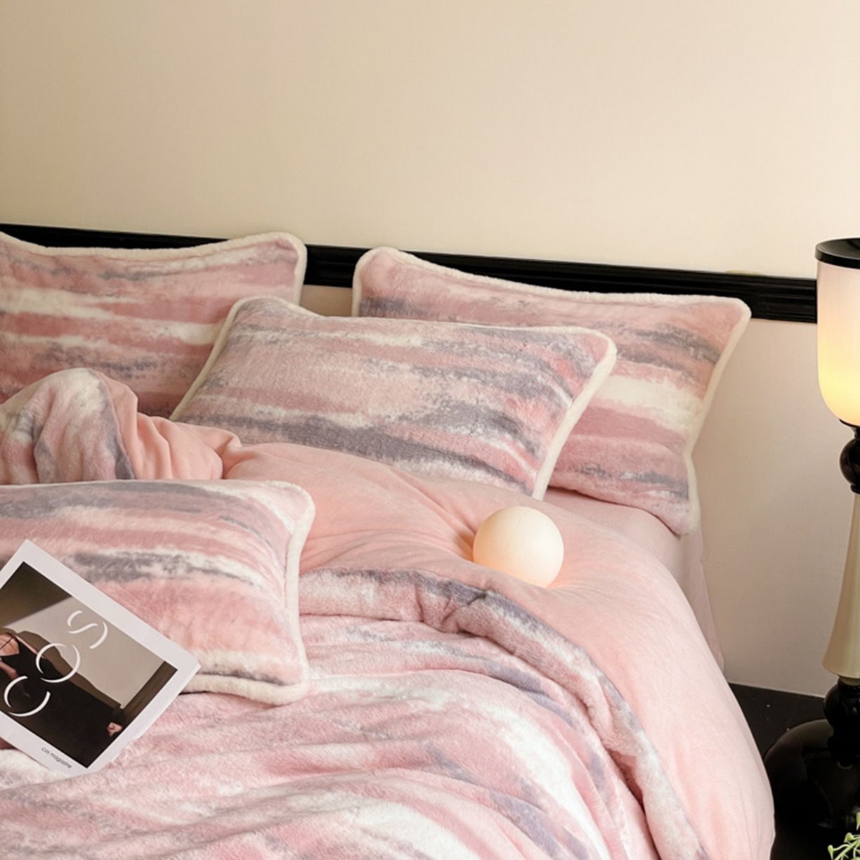 91家纺网 家纺一手货源 找家纺 宜代光年 2025新款小米貂兔绒印花牛奶绒保暖四件套 彩云追月