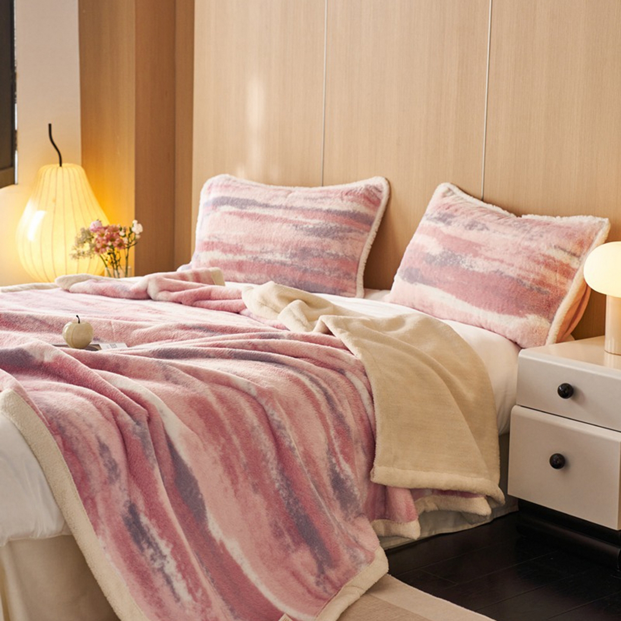 91家纺网 家纺一手货源 找家纺 宜代光年 2025新款小米貂兔绒印花毛毯系列 彩云追月-绒毯