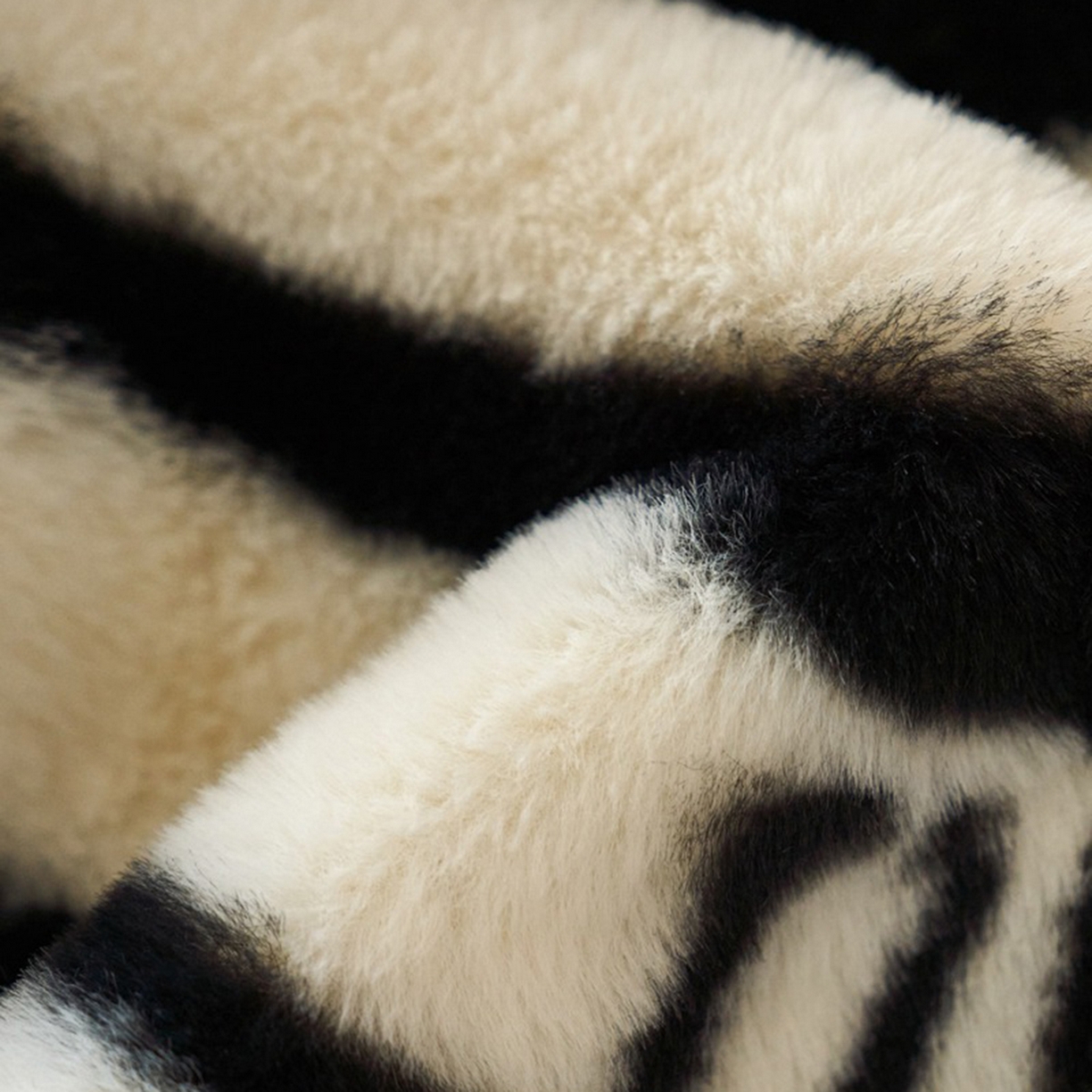 91家纺网 家纺一手货源 找家纺 宜代光年 2025新款小米貂兔绒印花毛毯系列 时尚斑马-绒毯