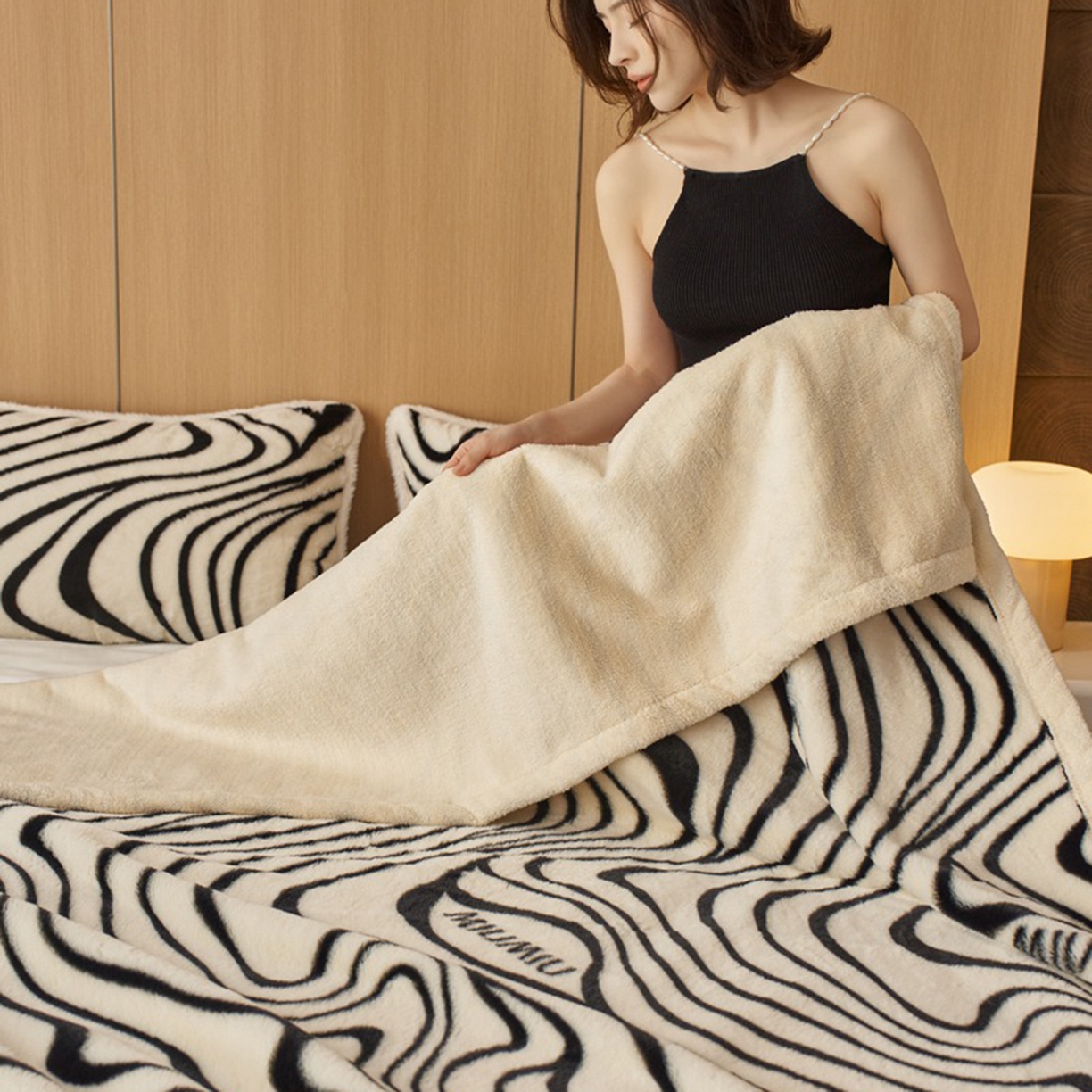 91家纺网 家纺一手货源 找家纺 宜代光年 2025新款小米貂兔绒印花毛毯系列 时尚斑马-绒毯