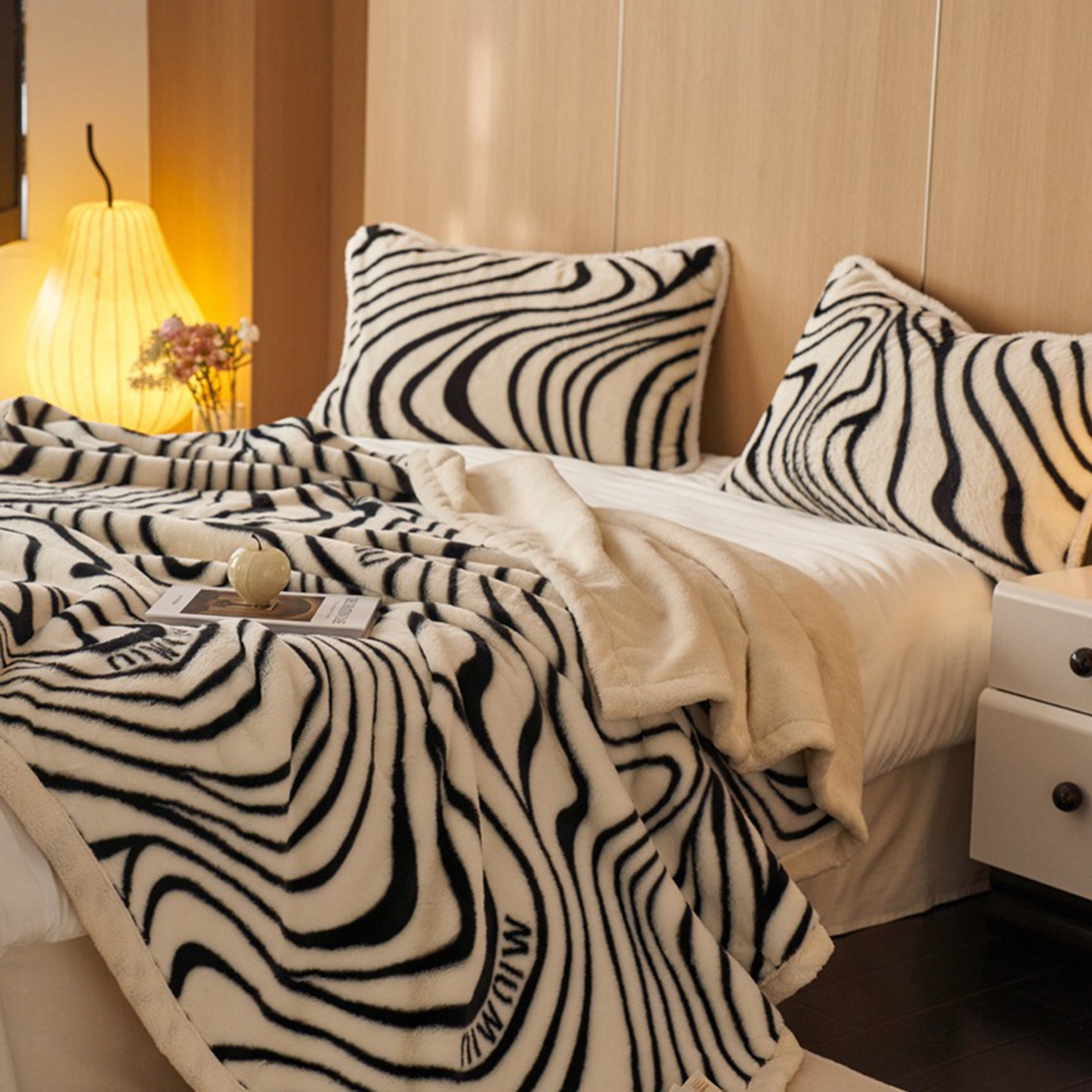 91家纺网 家纺一手货源 找家纺 宜代光年 2025新款小米貂兔绒印花毛毯系列 时尚斑马-绒毯