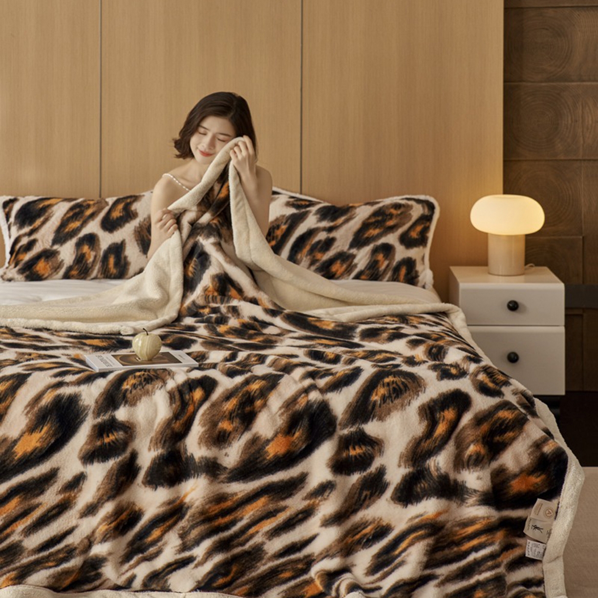 91家纺网 家纺一手货源 找家纺 宜代光年 2025新款小米貂兔绒印花毛毯系列 豹纹-咖 绒毯