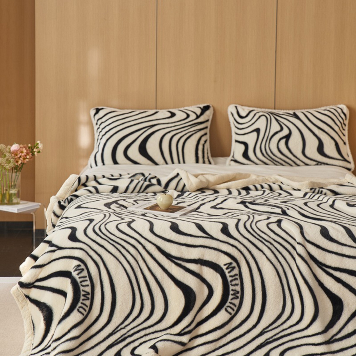 91家纺网 家纺一手货源 找家纺 宜代光年 2025新款小米貂兔绒印花毛毯系列 时尚斑马-绒毯