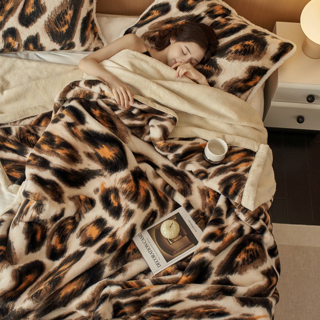 91家纺网 家纺一手货源 找家纺 宜代光年 2025新款小米貂兔绒印花毛毯系列 豹纹-咖 绒毯