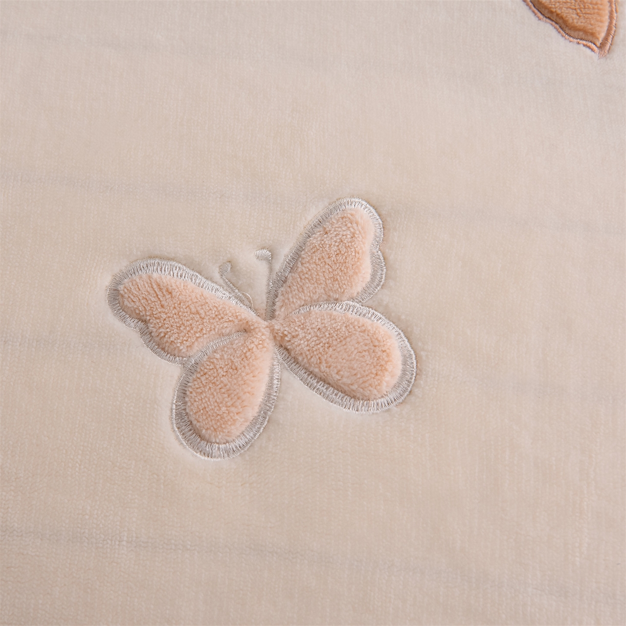 91家纺网 家纺一手货源 找家纺 （总）鼎飞家纺 2025新款加厚牛奶绒蝴蝶绣花四件套-梦蝶