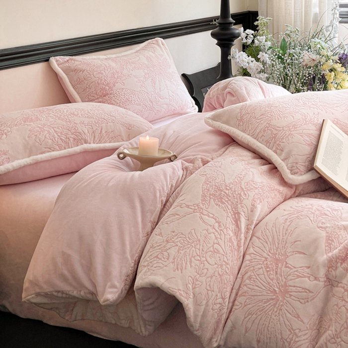 91家纺网 家纺一手货源 找家纺 （总）宜代光年 2025新款小米貂牛奶绒雕花四件套