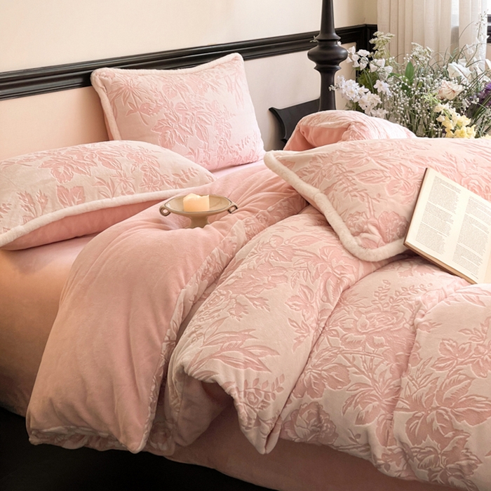 91家纺网 家纺一手货源 找家纺 （总）宜代光年 2025新款小米貂牛奶绒雕花四件套