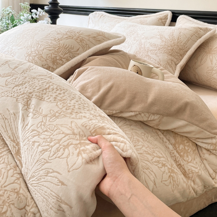 91家纺网 家纺一手货源 找家纺 （总）宜代光年 2025新款小米貂牛奶绒雕花四件套