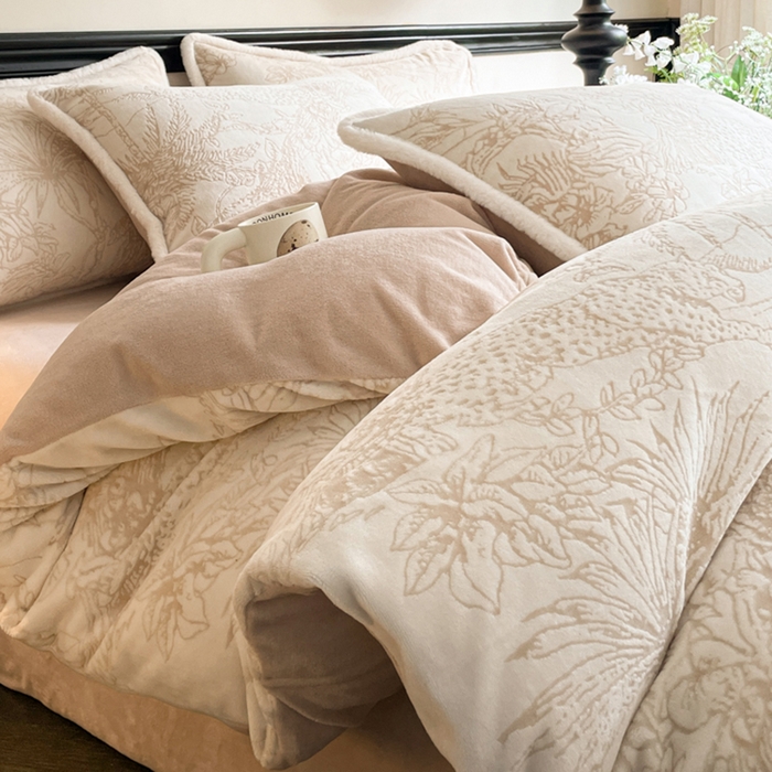 91家纺网 家纺一手货源 找家纺 （总）宜代光年 2025新款小米貂牛奶绒雕花四件套