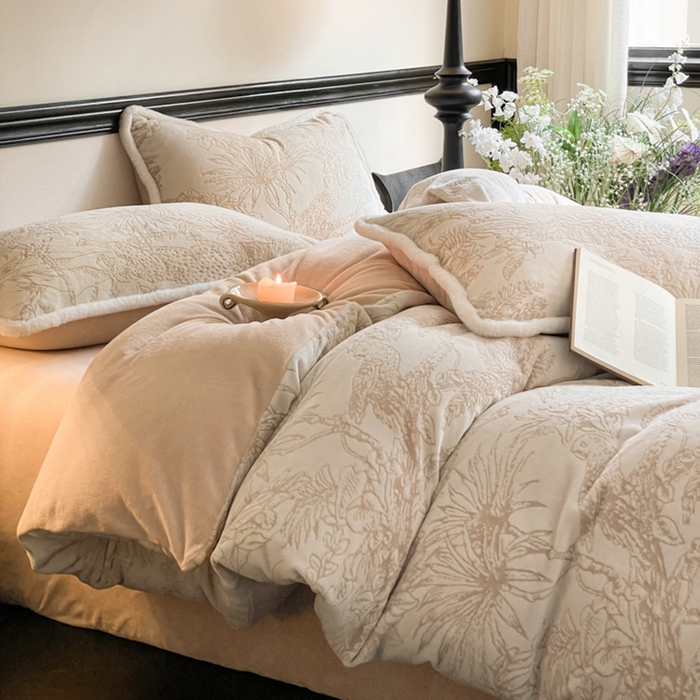 91家纺网 家纺一手货源 找家纺 （总）宜代光年 2025新款小米貂牛奶绒雕花四件套