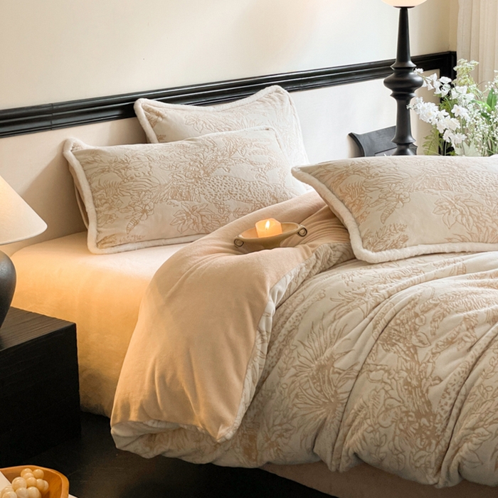 91家纺网 家纺一手货源 找家纺 （总）宜代光年 2025新款小米貂牛奶绒雕花四件套