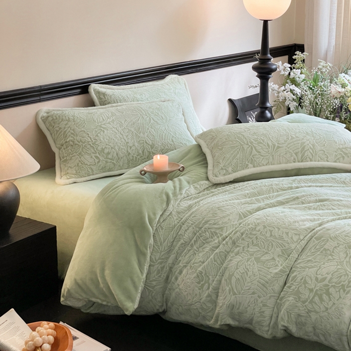 91家纺网 家纺一手货源 找家纺 宜代光年 2025新款小米貂牛奶绒雕花四件套 叶曼-绿