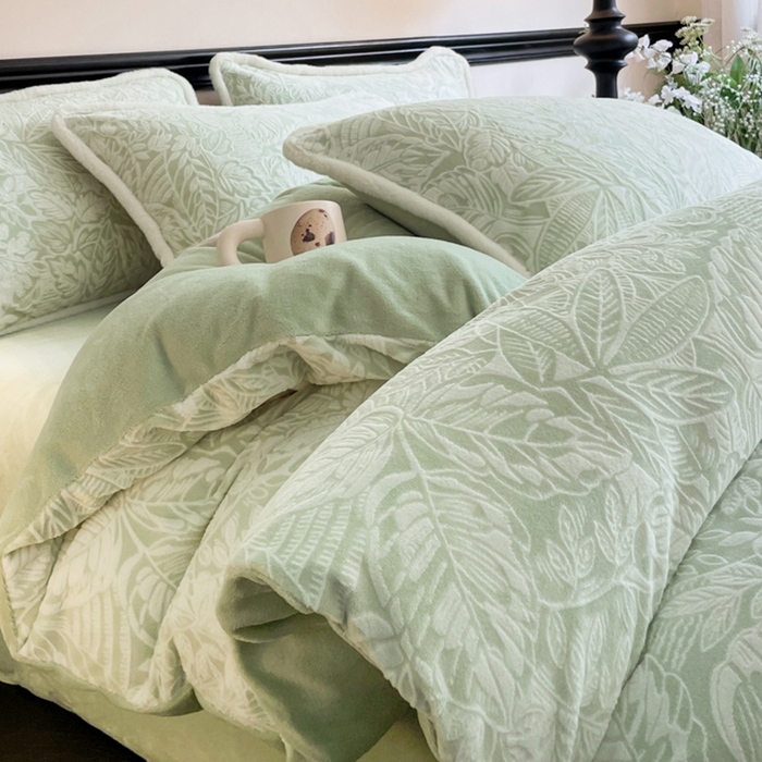 91家纺网 家纺一手货源 找家纺 宜代光年 2025新款小米貂牛奶绒雕花四件套 叶曼-绿