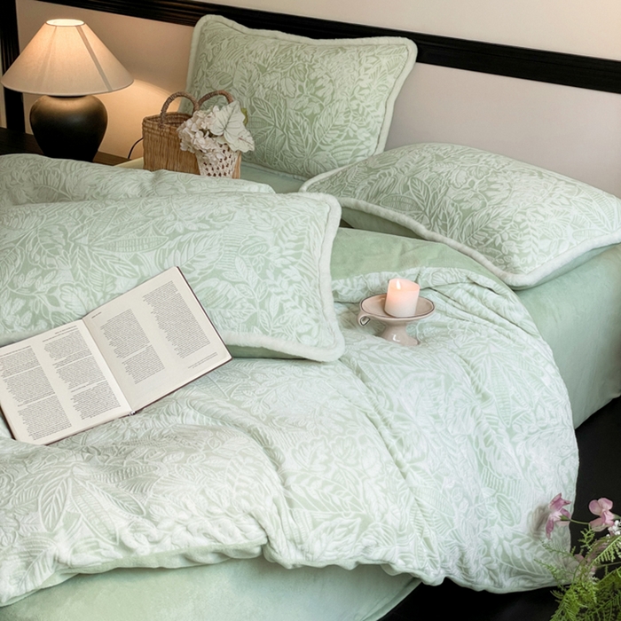 91家纺网 家纺一手货源 找家纺 宜代光年 2025新款小米貂牛奶绒雕花四件套 叶曼-绿