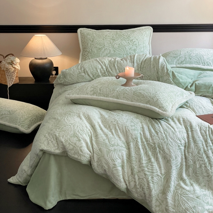 91家纺网 家纺一手货源 找家纺 宜代光年 2025新款小米貂牛奶绒雕花四件套 叶曼-绿