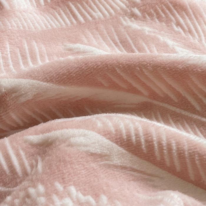 91家纺网 家纺一手货源 找家纺 宜代光年 2025新款小米貂牛奶绒雕花四件套 花丛小兔-粉