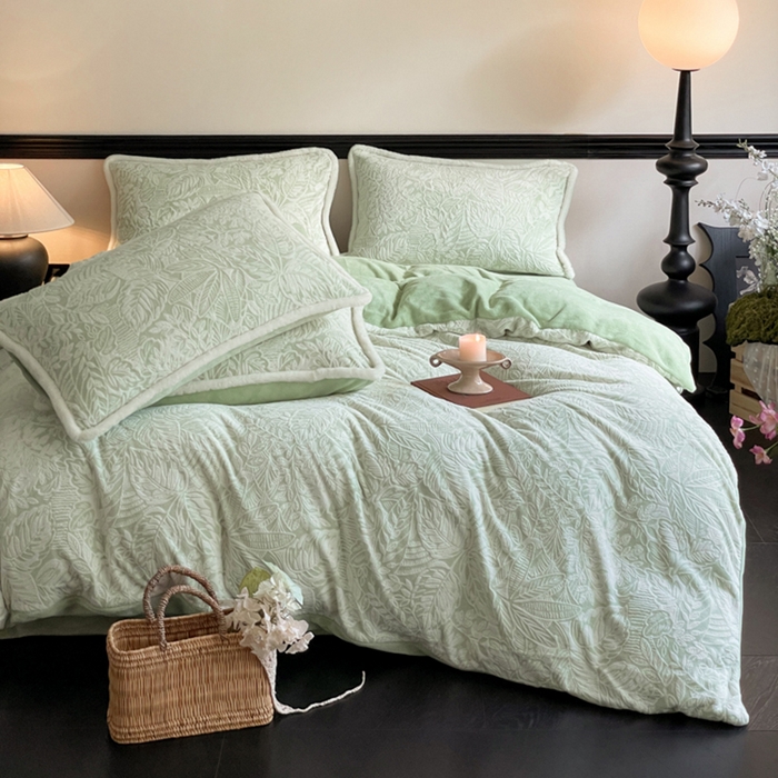 91家纺网 家纺一手货源 找家纺 宜代光年 2025新款小米貂牛奶绒雕花四件套 叶曼-绿