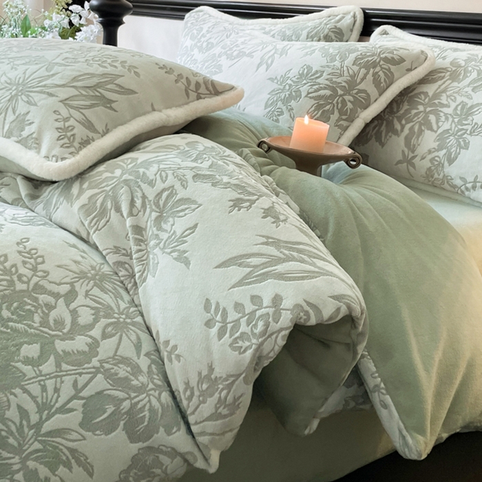 91家纺网 家纺一手货源 找家纺 宜代光年 2025新款小米貂牛奶绒雕花四件套 繁花似锦-绿