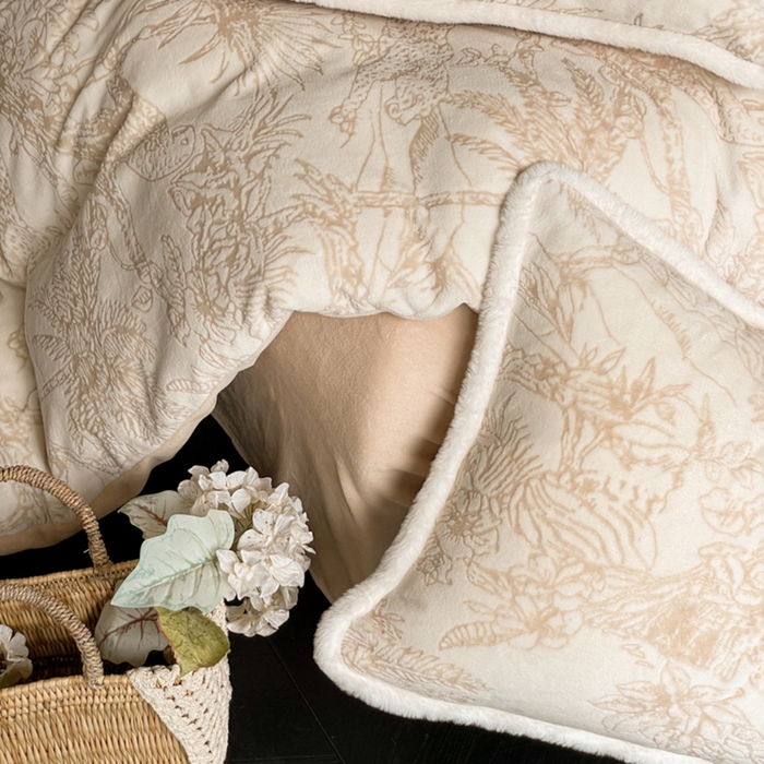 91家纺网 家纺一手货源 找家纺 宜代光年 2025新款小米貂牛奶绒雕花四件套 丛林-咖