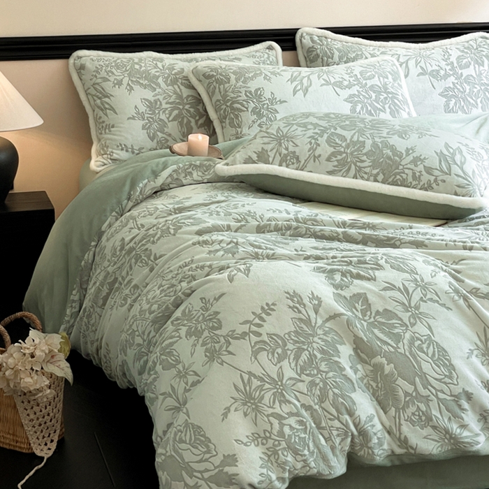 91家纺网 家纺一手货源 找家纺 宜代光年 2025新款小米貂牛奶绒雕花四件套 繁花似锦-绿