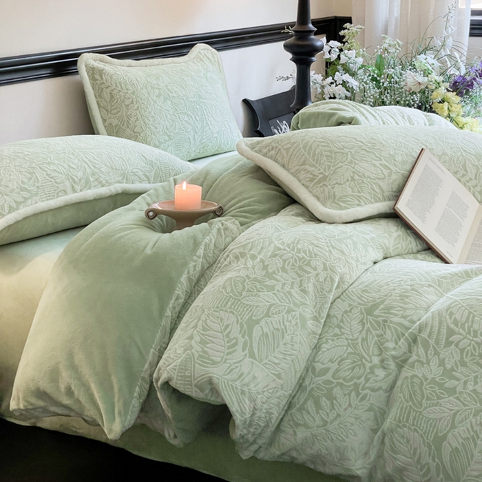 宜代光年 2025新款小米貂牛奶绒雕花四件套 叶曼-绿