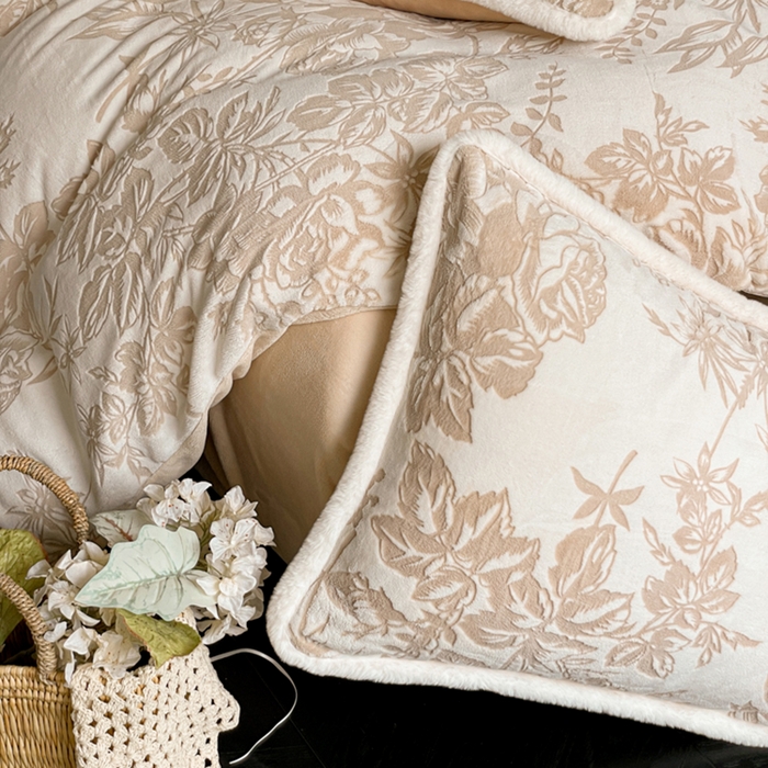 91家纺网 家纺一手货源 找家纺 宜代光年 2025新款小米貂牛奶绒雕花四件套 繁花似锦-咖