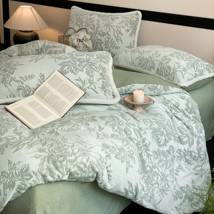 91家纺网 家纺一手货源 找家纺 宜代光年 2025新款小米貂牛奶绒雕花四件套 繁花似锦-绿