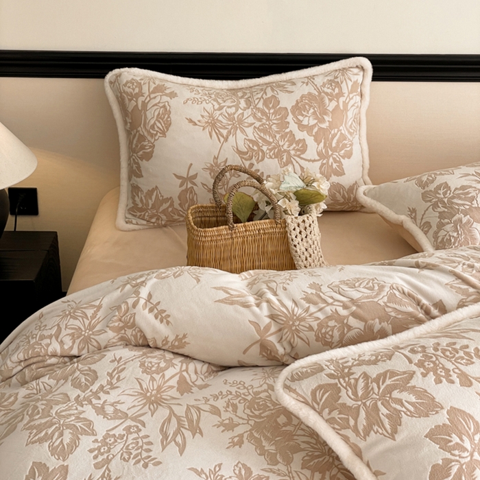 91家纺网 家纺一手货源 找家纺 宜代光年 2025新款小米貂牛奶绒雕花四件套 繁花似锦-咖