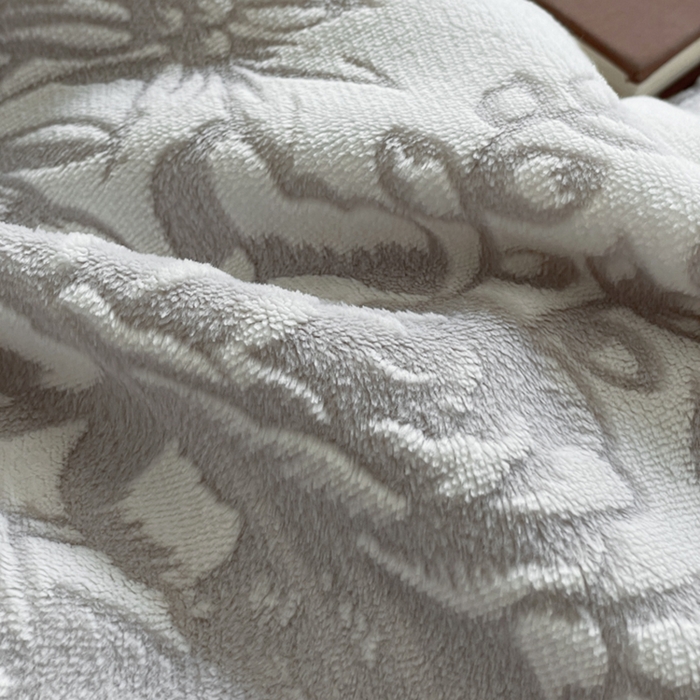 91家纺网 家纺一手货源 找家纺 宜代光年 2025新款小米貂牛奶绒雕花四件套 繁花似锦-灰