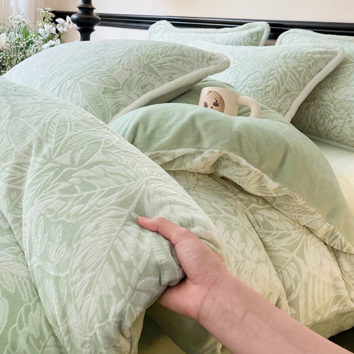 91家纺网 家纺一手货源 找家纺 宜代光年 2025新款小米貂牛奶绒雕花四件套 叶曼-绿