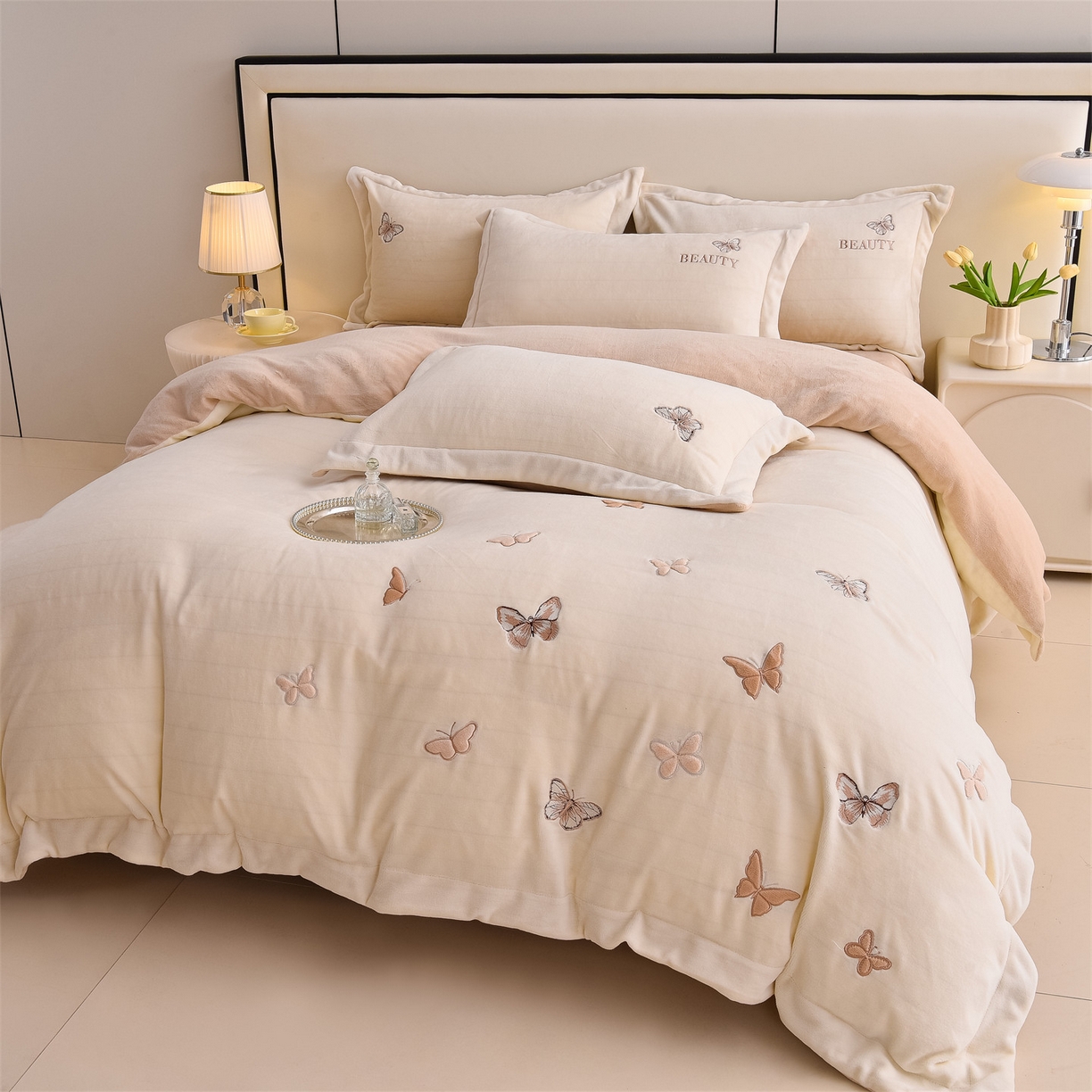 91家纺网 家纺一手货源 找家纺 （总）鼎飞家纺 2025新款加厚牛奶绒蝴蝶绣花四件套-梦蝶