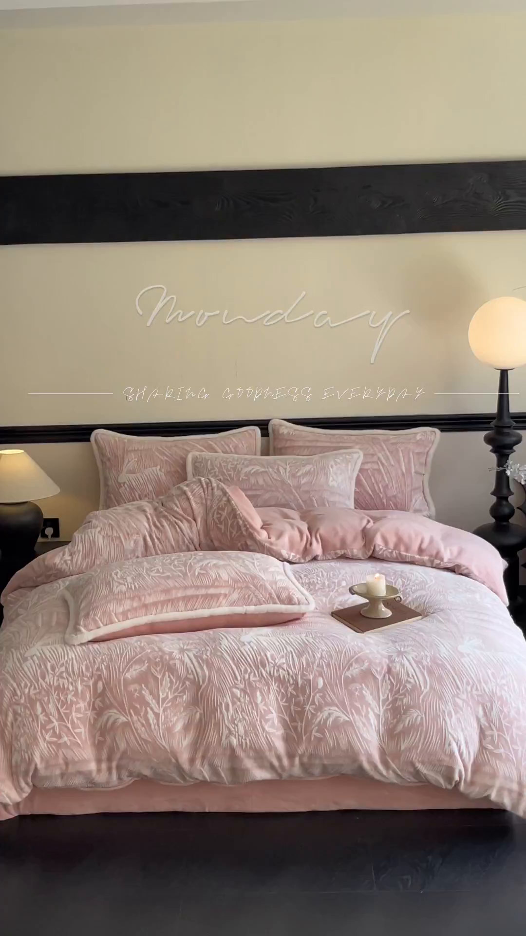 91家纺网 家纺一手货源 找家纺 宜代光年 2025新款小米貂牛奶绒雕花四件套 花丛小兔-粉