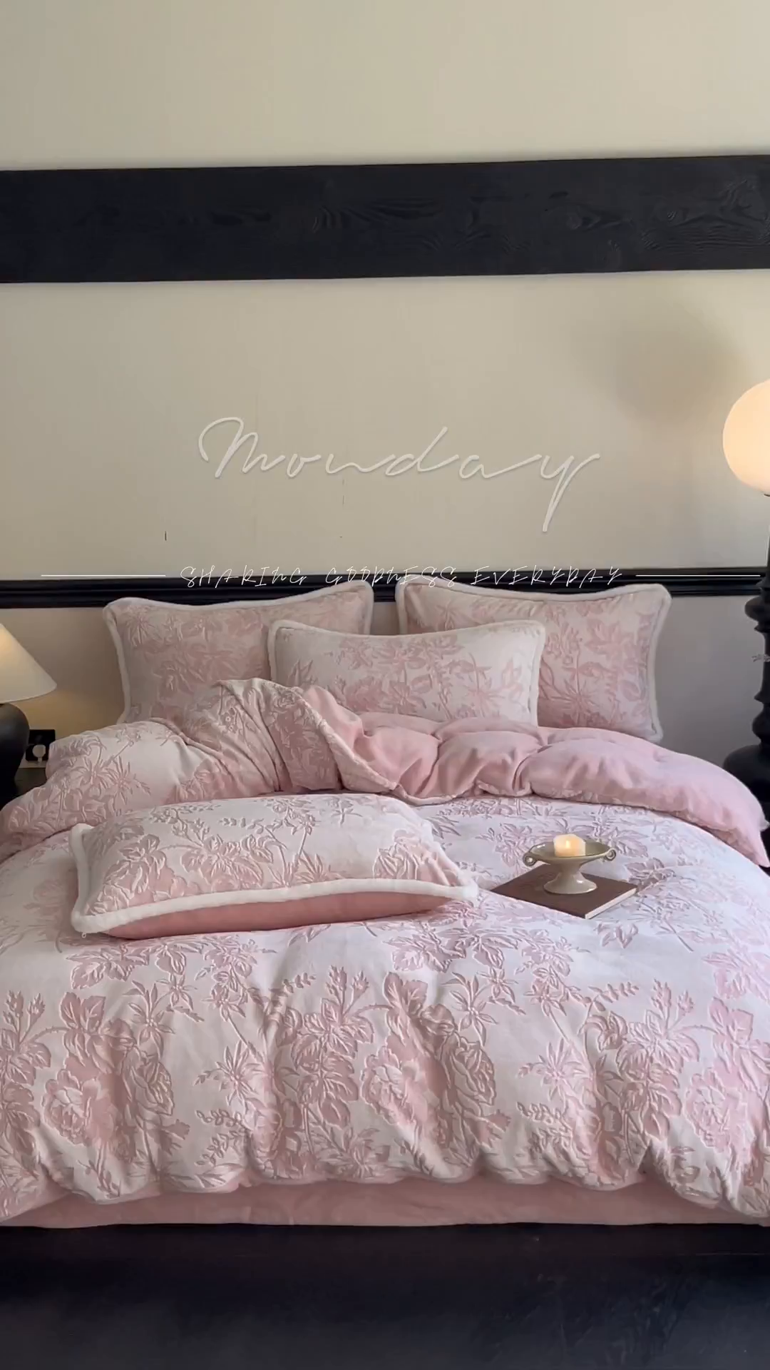 91家纺网 家纺一手货源 找家纺 宜代光年 2025新款小米貂牛奶绒雕花四件套 繁花似锦-粉