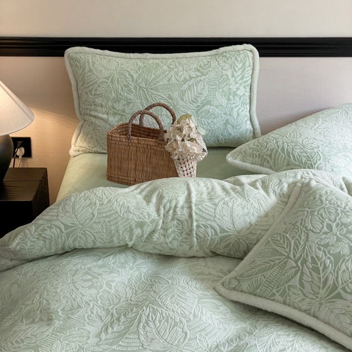 91家纺网 家纺一手货源 找家纺 宜代光年 2025新款小米貂牛奶绒雕花四件套 叶曼-绿