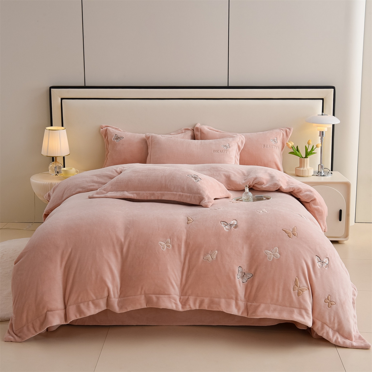 91家纺网 家纺一手货源 找家纺 （总）鼎飞家纺 2025新款加厚牛奶绒蝴蝶绣花四件套-梦蝶