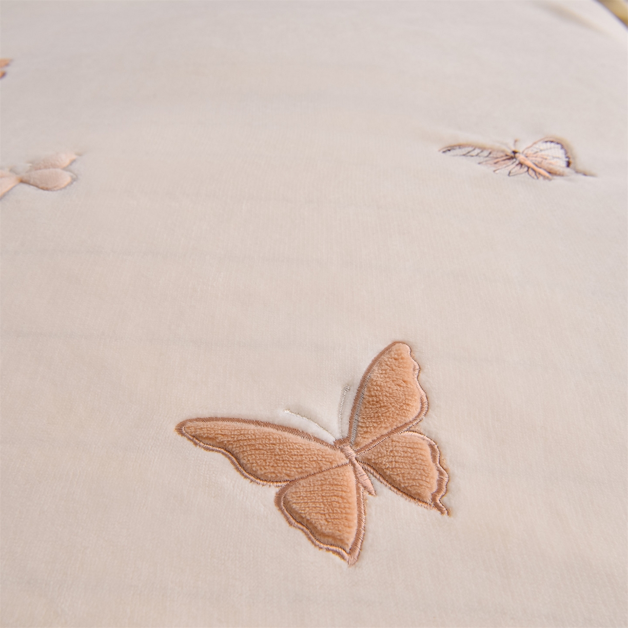 91家纺网 家纺一手货源 找家纺 鼎飞家纺 2025新款加厚牛奶绒蝴蝶绣花四件套-梦蝶 梦蝶-奶咖