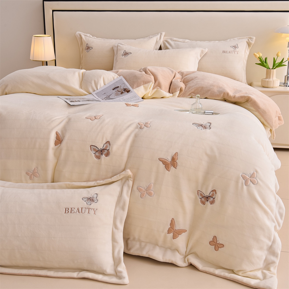 91家纺网 家纺一手货源 找家纺 鼎飞家纺 2025新款加厚牛奶绒蝴蝶绣花四件套-梦蝶 梦蝶-奶咖