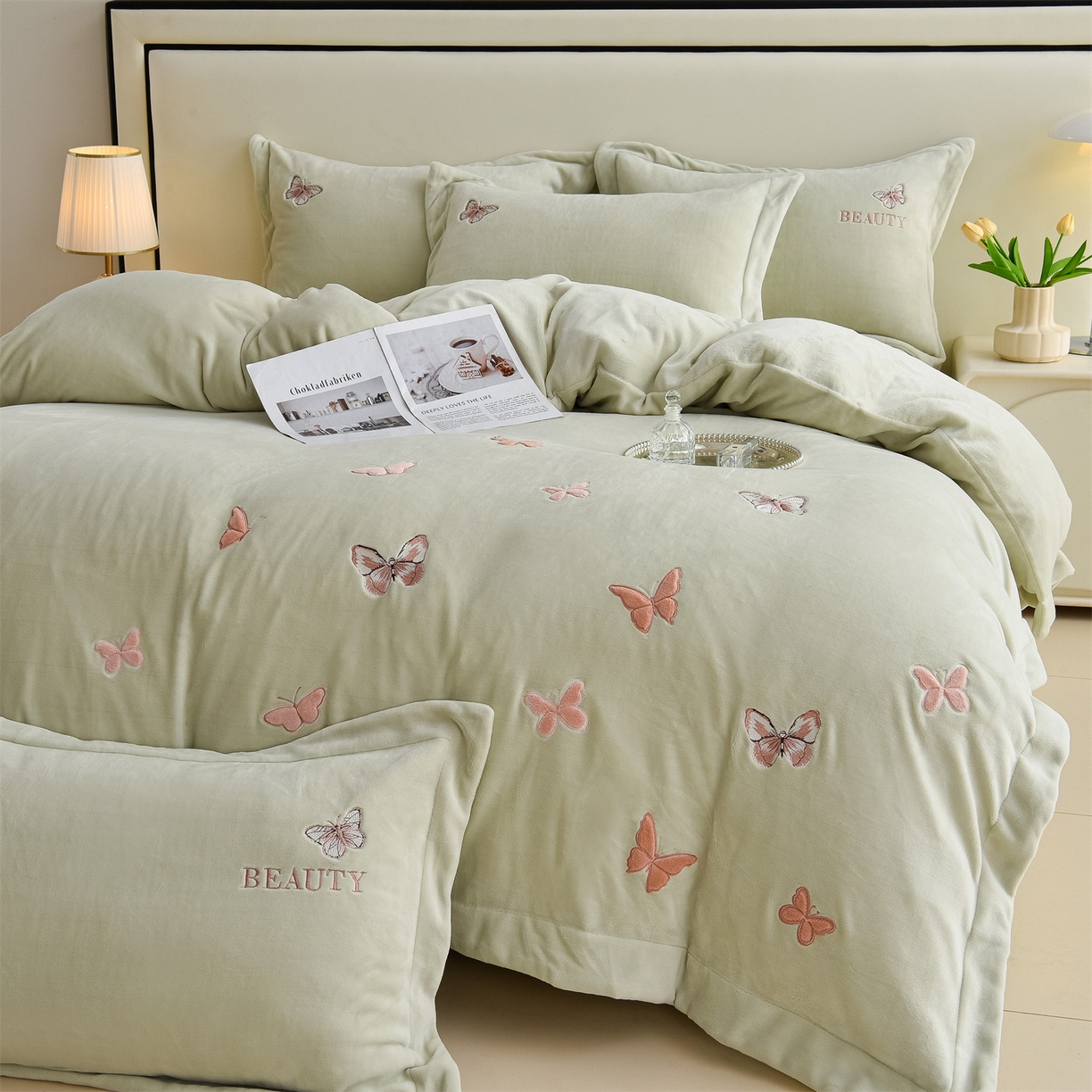 91家纺网 家纺一手货源 找家纺 鼎飞家纺 2025新款加厚牛奶绒蝴蝶绣花四件套-梦蝶 梦蝶-诺绿