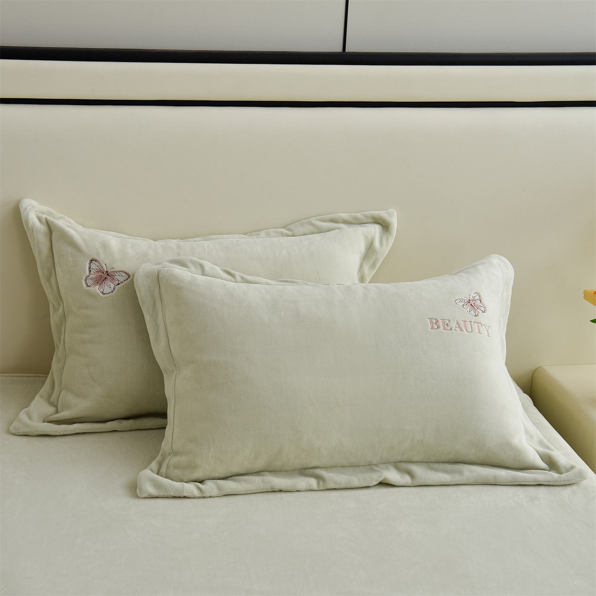 91家纺网 家纺一手货源 找家纺 鼎飞家纺 2025新款加厚牛奶绒蝴蝶绣花四件套-梦蝶 梦蝶-诺绿