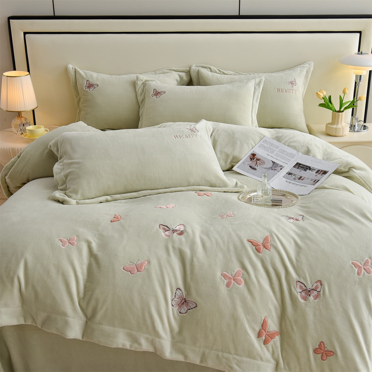 91家纺网 家纺一手货源 找家纺 鼎飞家纺 2025新款加厚牛奶绒蝴蝶绣花四件套-梦蝶 梦蝶-诺绿