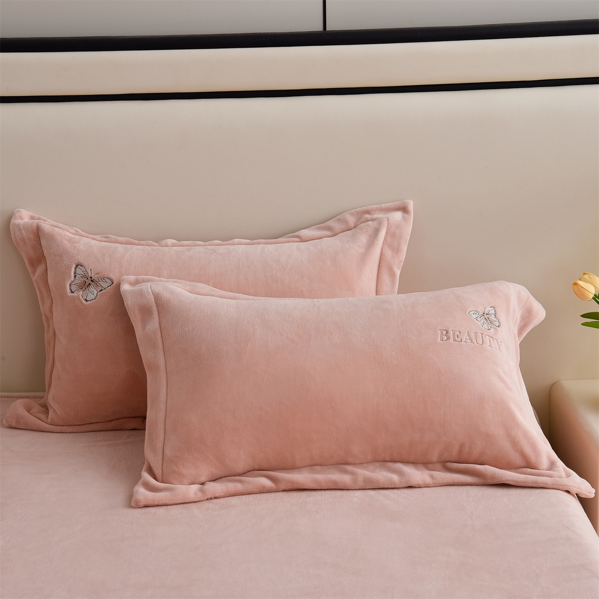 91家纺网 家纺一手货源 找家纺 鼎飞家纺 2025新款加厚牛奶绒蝴蝶绣花四件套-梦蝶 梦蝶-雅粉